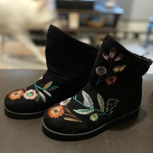 NWT Embroidered UGG style Boots
